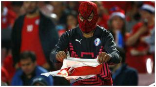 Perú vs. Chile: hinchas chilenos quemaron camiseta peruana (FOTOS)