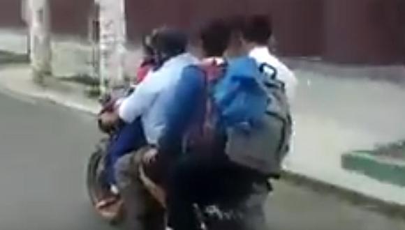 Chiclayo: Motociclista pone en peligro la vida de tres escolares (VIDEO)