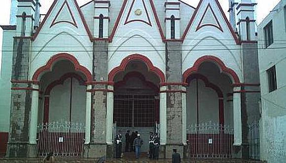 Este es el Santuario de la  Virgen de la Candelaria, patrona de Puno 