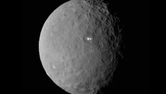 ¿Que hay detrás de los misteriosos brillos del planeta enano Ceres?