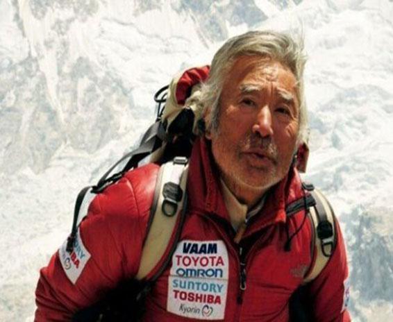 Un japonés de 80 años se convierte en el hombre mayor en escalar el Everest
