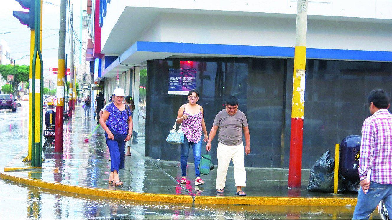 Fuertes lluvias en Chimbote y otros distritos de la provincia causan alarma en población