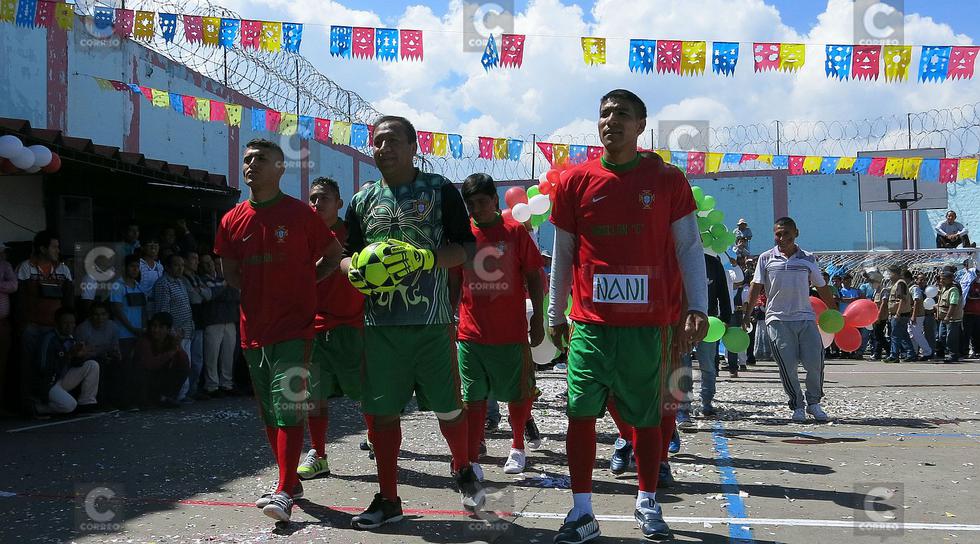 Desde penal de Huancayo, internos mandan mensajes de apoyo a Paolo Guerrero (VIDEO)
