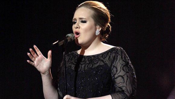 Adele da a luz a un niño, según medio británico