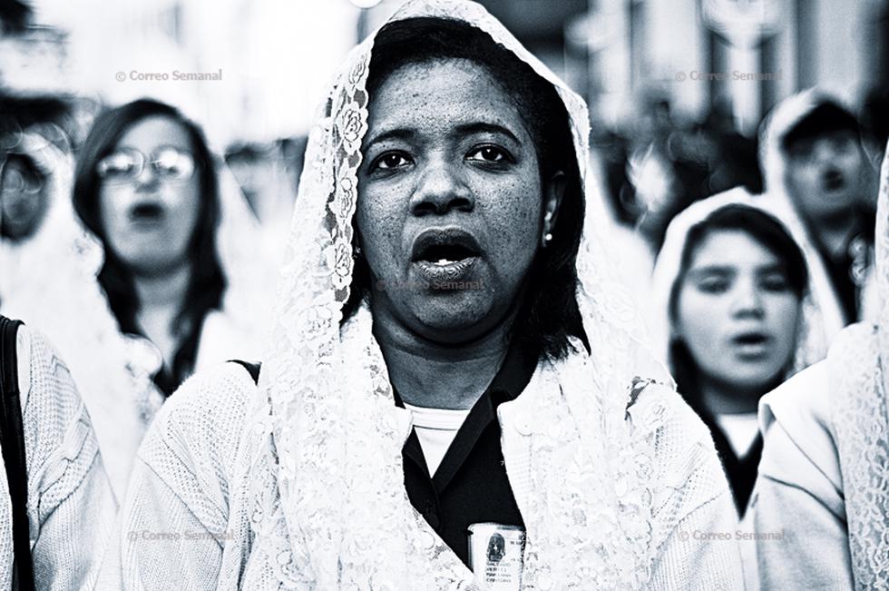 Sahumadoras y cantoras: las mujeres del Señor de los Milagros