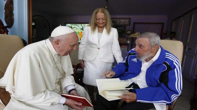 ​Papa Francisco: ¿Por qué el Pontífice le regaló un libro a Fidel Castro?