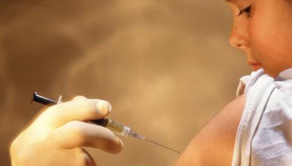 Chilenos hacen colas por vacunas contra la AH1N1