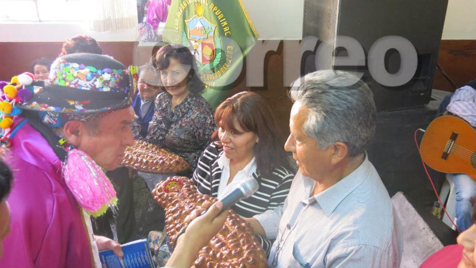 Vea divertido bautizo de  "tanta wawa" al estilo apurimeño