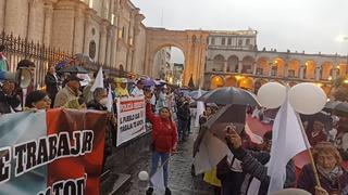 Arequipa: Marcha por la paz y manifestantes contra el Gobierno se encuentran en la Plaza de Armas