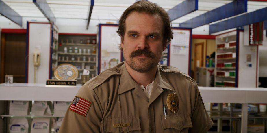 “Stranger Things 4”: nuevo adelanto revela lo que todos esperaban del futuro de Jim Hopper. (Foto: Netflix)