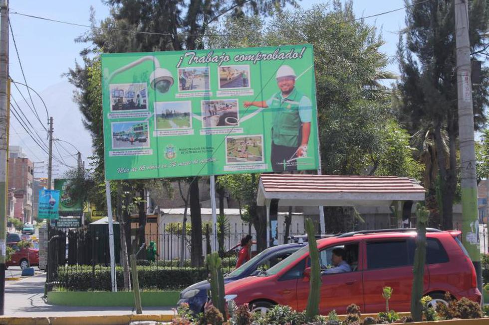 Omar Candia retiró cartel publicitario