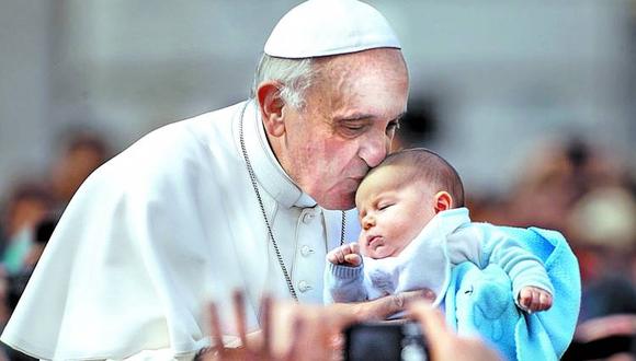 ​El papa Francisco pide a padres implicarse plenamente en la educación de hijos