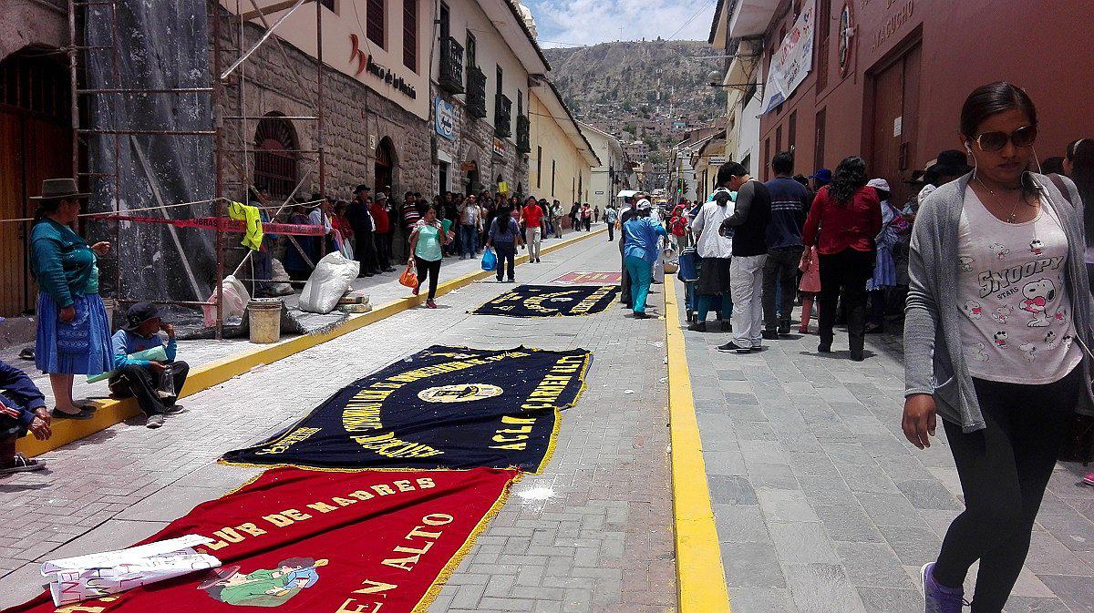 Personal de Red de Salud Huamanga realizó plantón cansados de constantes cambios de director