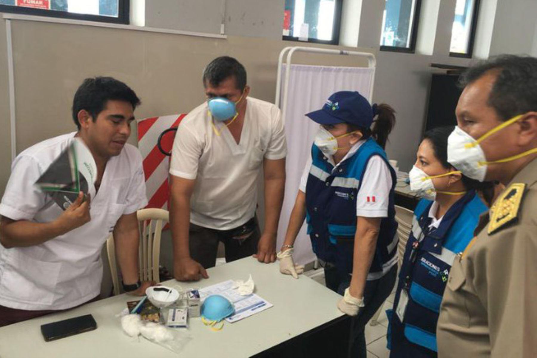 Perú. Personal de Migraciones cumple con el protocolo dispuesto por el Ministerio de Salud. (Migraciones)