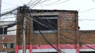 Peligro en calles de Huánuco por maraña de cables de empresas de telecomunicaciones y electricidad