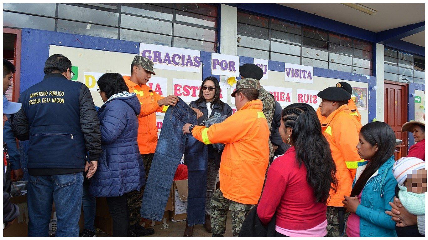 Fiscalía realizó campaña de atención y donó ropa contra friaje