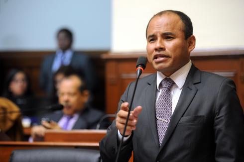 Federico Pariona defiende reelección congresal 