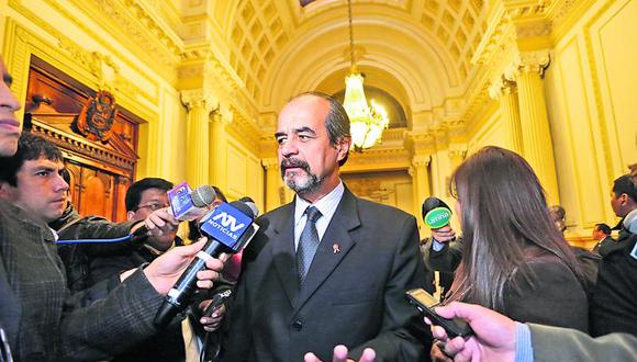 Mauricio Mulder critica candidatura de hijo de Rennán Espinoza