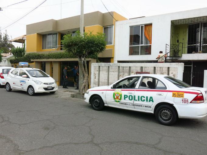 Mujer se habría suicidado colgándose de una viga