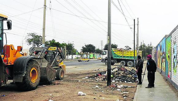 Recogen basura de las calles de Ica