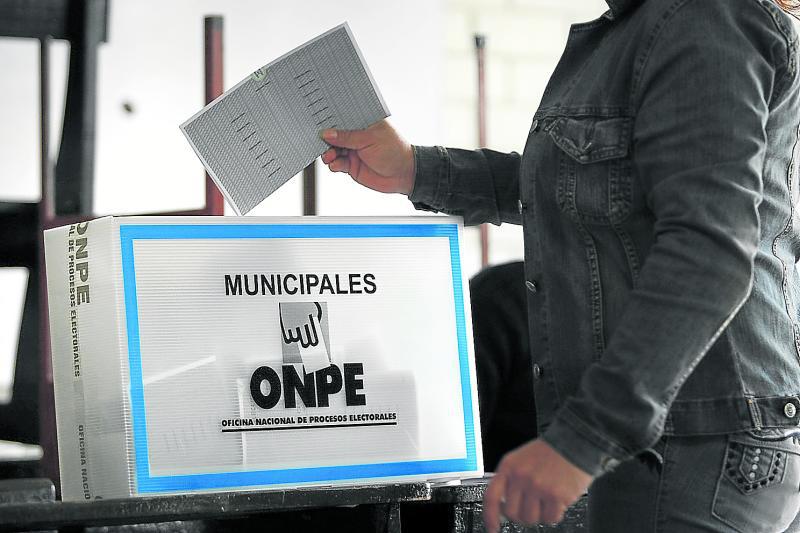 Elecciones 2014: Electores comentan sobre su deber ciudadano y reportan incidencias (Twitter)