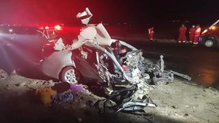 Tres fallecidos deja choque de auto con trailer en Nasca