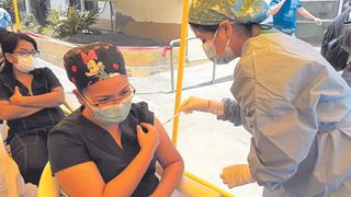 Chimbote: Personal de La Caleta recibe tercera dosis contra la COVID-19