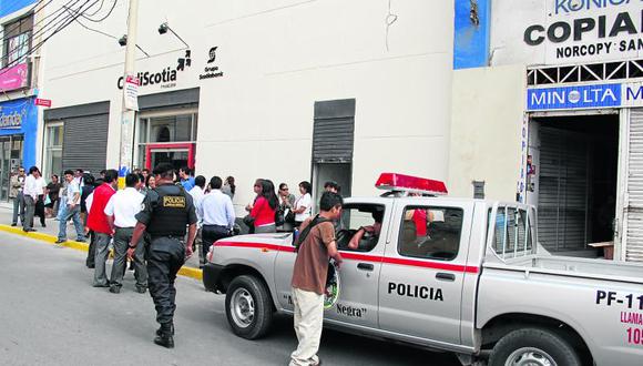 Criminalística de Lima llega para investigar millonario robo en CrediScotia