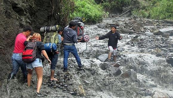 Brindan ayuda a turistas con dificultades por emergencias