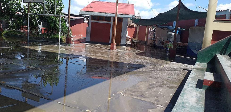 ​Local de votación se inundó con agua de desagüe en Arequipa (FOTOS y VIDEO)