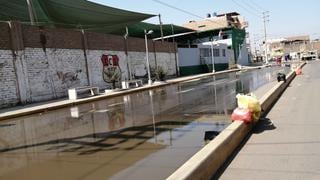 Aguas residuales inundan la avenida Victoria en la provincia de Chincha