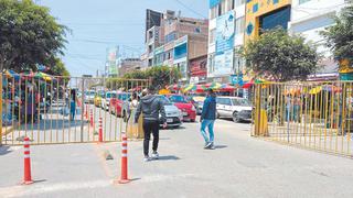 Instalan rejas en calles que conducen al Mercado Modelo de Chiclayo para dar inicio al desalojo