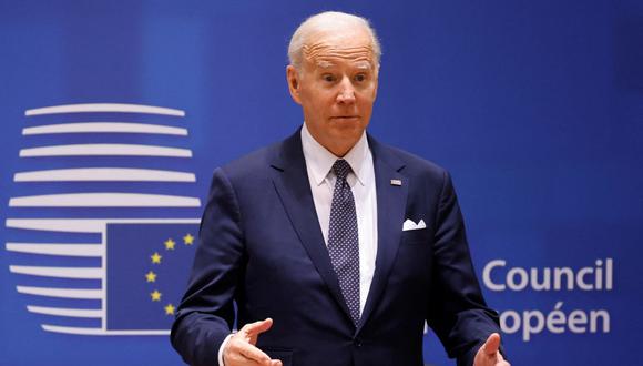El presidente de los Estados Unidos, Joe Biden, hace un gesto antes de una cumbre de la Unión Europea (UE) en la sede de la UE en Bruselas el 24 de marzo de 2022. (Foto de Ludovic MARIN / AFP)