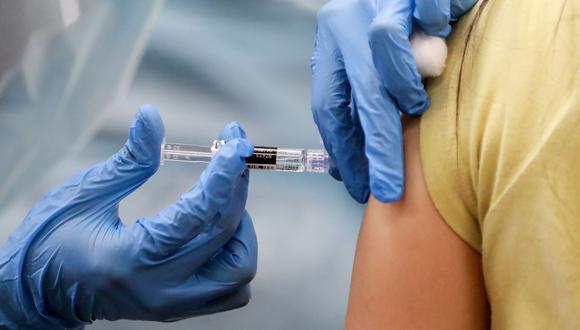 El titular de Salud señaló que el ofrecimiento inicial de vacunas de Sinopharm eran por 38 millones. (Foto: Andina)