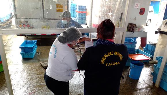 Operativo se ejecutó en el mercado mayorista Miguel Grau de Tacna. (Foto: Adrian Apaza)