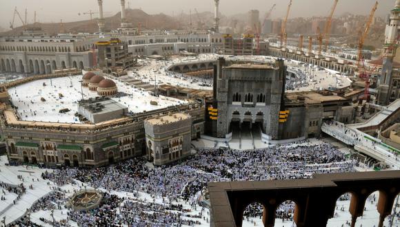 La ciudad santa de La Meca, en Arabia Saudita, es visitada por millones de personas al año; sin embargo, tuvo que cerrar sus puertas a los fieles extranjeros debido a la pandemia. (Foto: AFP)