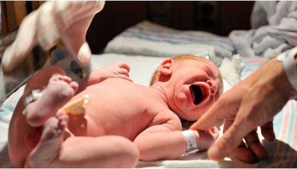 Antibióticos a la madre en el parto afecta la flora intestinal del bebé