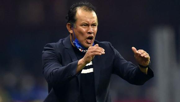 Juan Reynoso es técnico de Cruz Azul desde 2021. (Foto: AFP)