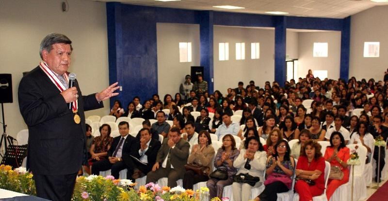 ​César Acuña: Alumna de la UCV publica carta abierta tras escándalo por plagios