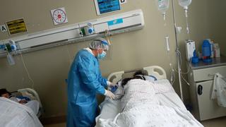 Hospital de Huancayo está repleto de pacientes con COVID-19 y no queda ni una sola cama