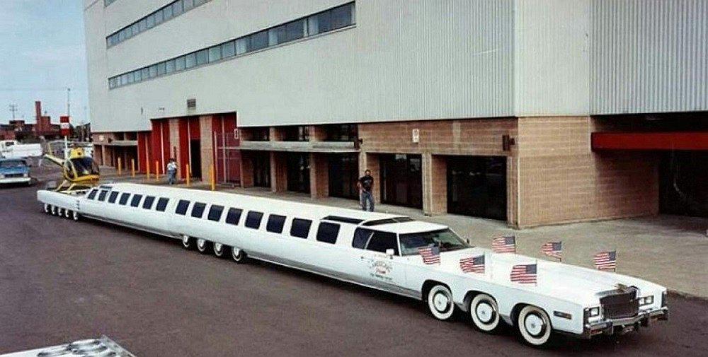 Conoce el auto más largo del mundo: Tiene jacuzzi, helipuerto y minigolf (VIDEO y FOTOS)