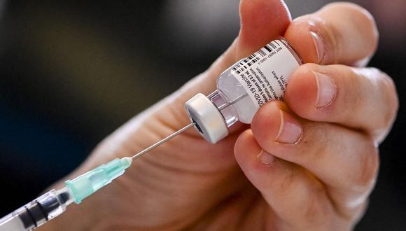 Ecuador aceptó dos millones de vacunas contra el COVID-19 de Pfizer. (Foto: Dirk WAEM / POOL / AFP).