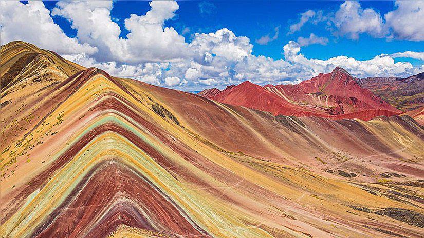Montaña de Siete Colores es el segundo lugar turístico más visitado en el Perú 