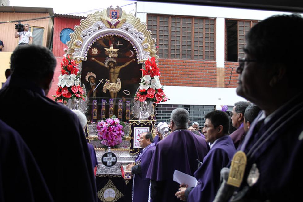 FOTOS: Fieles siguieron el recorrido del Señor de los Milagros