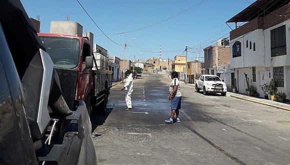 Vecinos de Chala realizan desinfección de calles frente al COVID-19