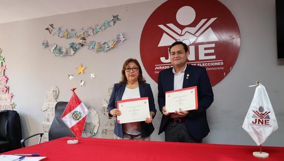 La profesora Flor Saavedra también recibió su credencial como vicegobernadora regional de Lambayeque.
