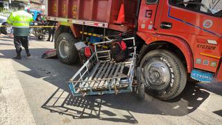 Padre de cuatro hijos que conducía triciclo muere arrollado por llanta de un volquete, en Huancayo