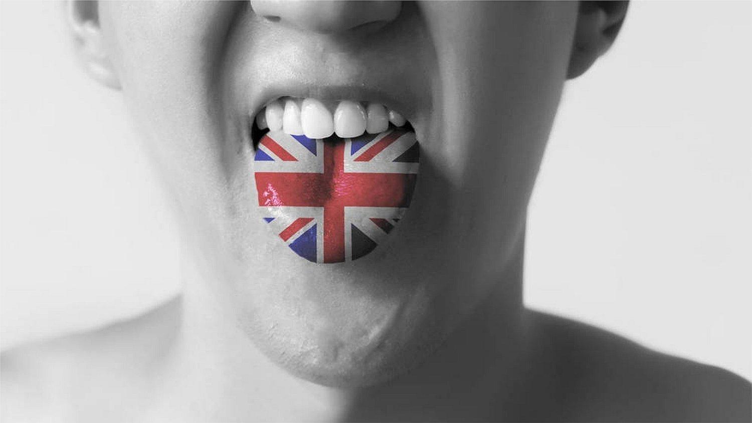 La historia de la mujer que se golpeó la cabeza y habla inglés en la mañana y alemán en la tarde 