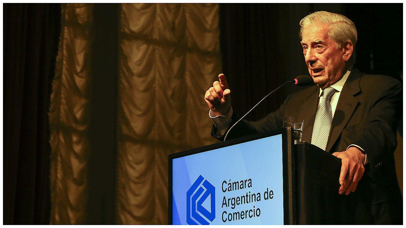 Mario Vargas Llosa: lo que está ocurriendo en Brasil es sano para la democracia (VIDEO)