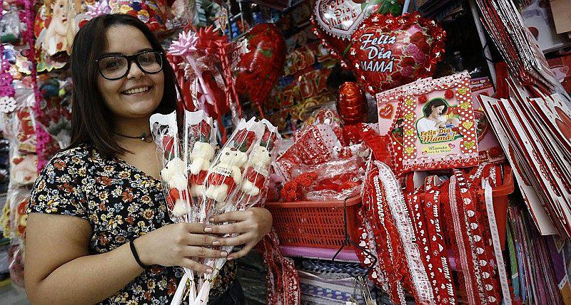 Comerciantes inician campaña por el Día de la Madre (FOTOS Y VIDEO)